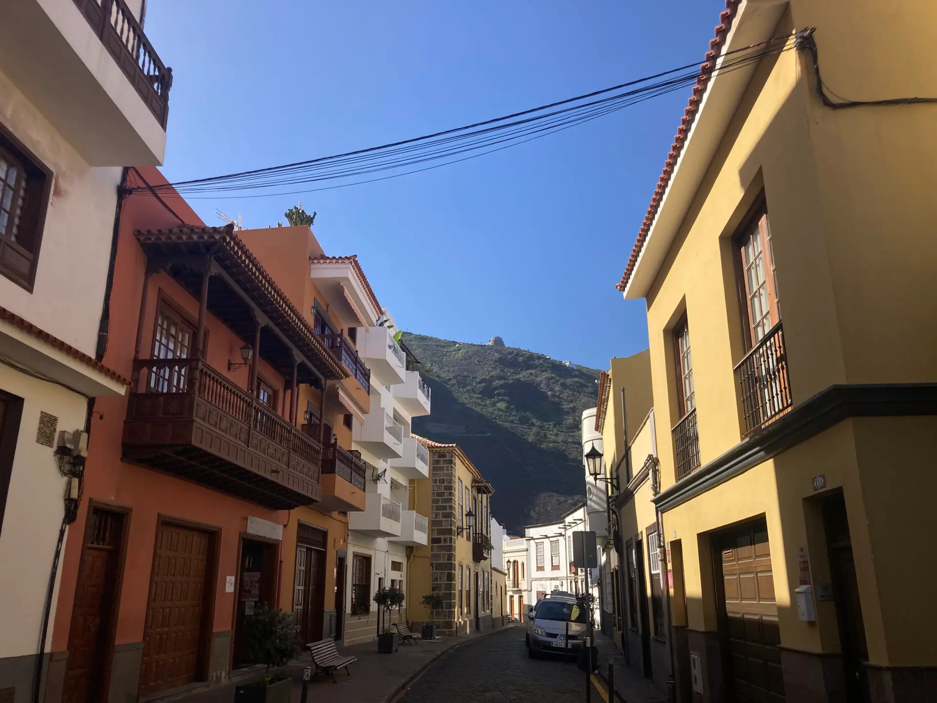 Koupě nemovitosti nebo pronájem? Výhody a nevýhody různých variant bydlení při stěhování na Tenerife