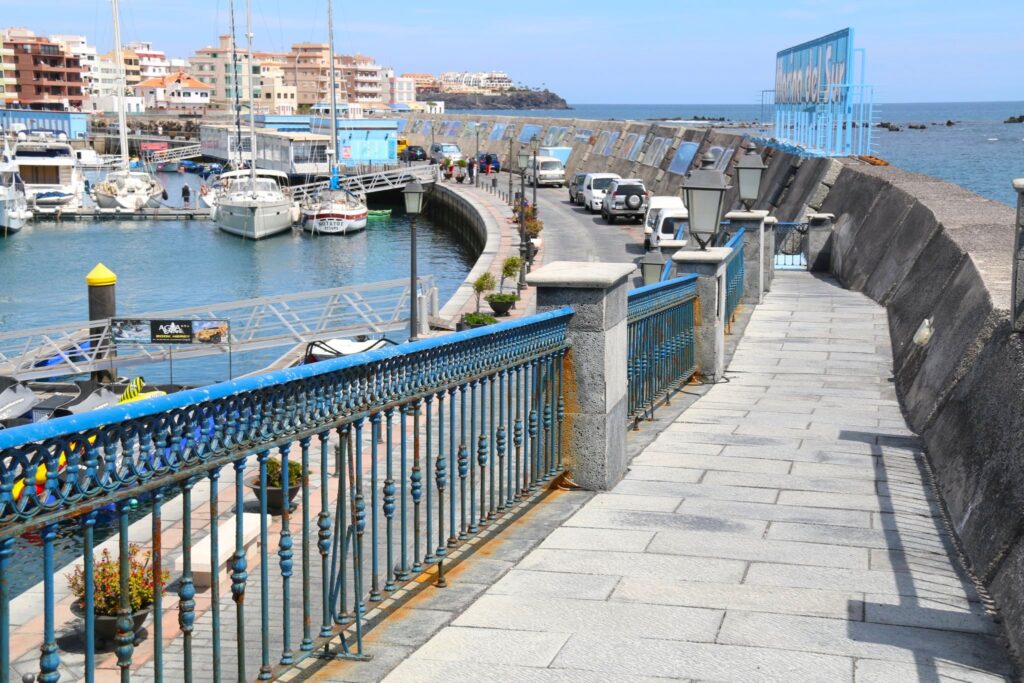 promenade near marina del sur