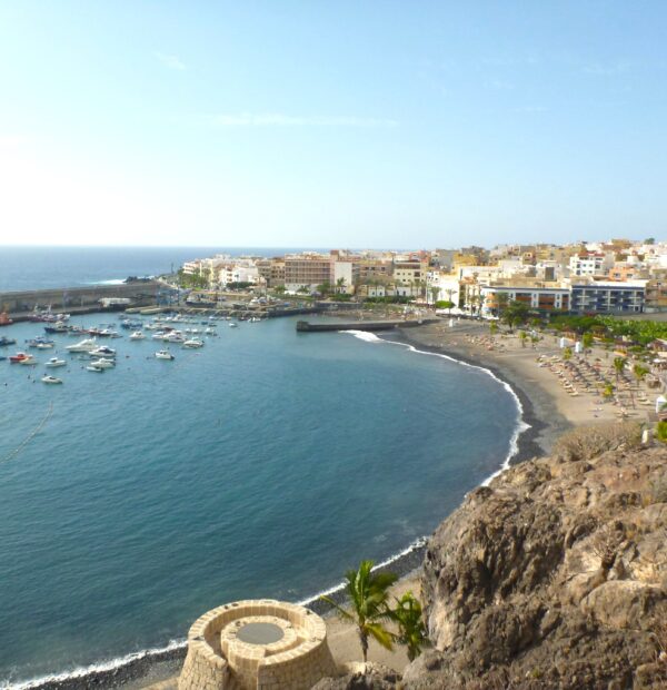 Playa San Juan: A Family‑Friendly Coastal Town with Easy‑Access Beaches