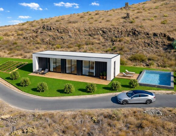 Rustikální pozemek v Adeje – 2 269 m² s výhledem na moře a hory