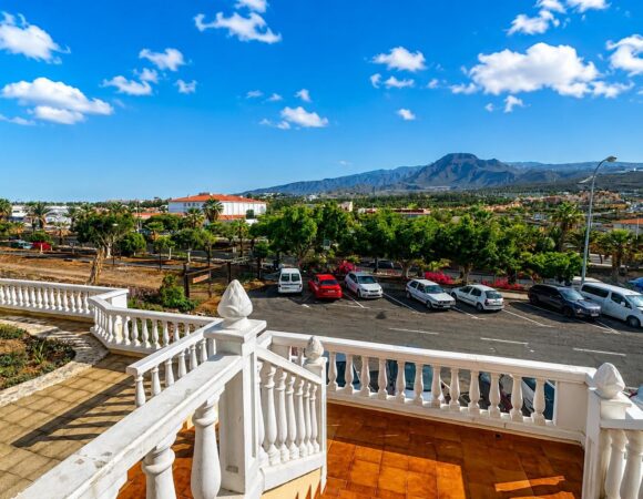 Okouzlující zrekonstruovaný mezonetový apartmán v Los Cristianos, Arona